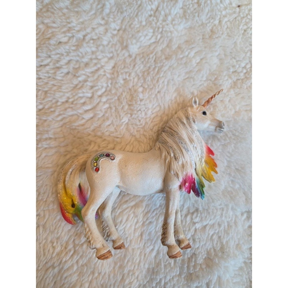 SCHLEICH BAYALA WHITE UNICORN FIGURE WHITE AND RAINBOW COLORS 5 INCH X 4.5 INCH